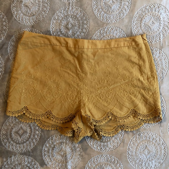 Mustard shorts - Picture 1 of 3